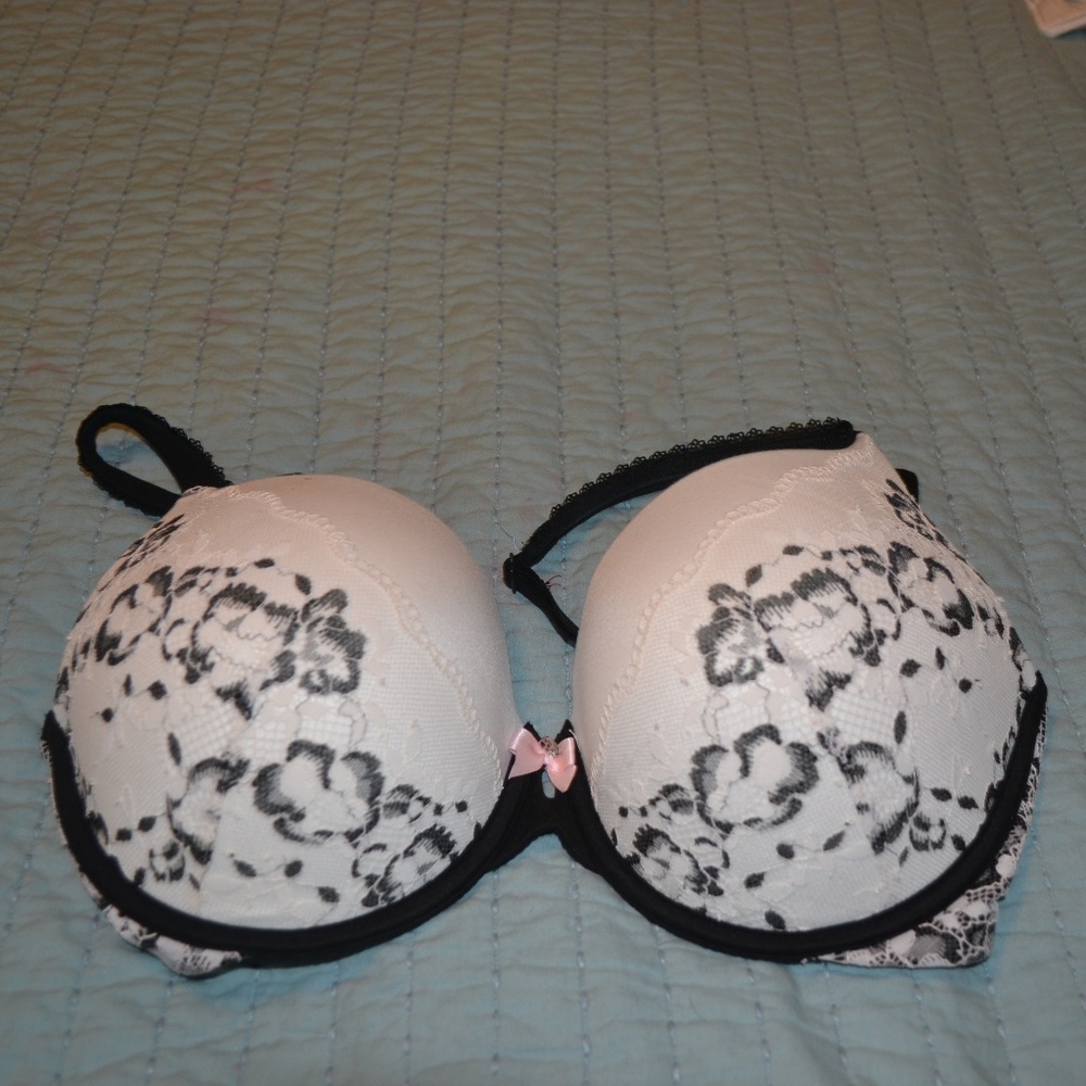 Victoria Secrets bra size perfect shape/form 32DDD